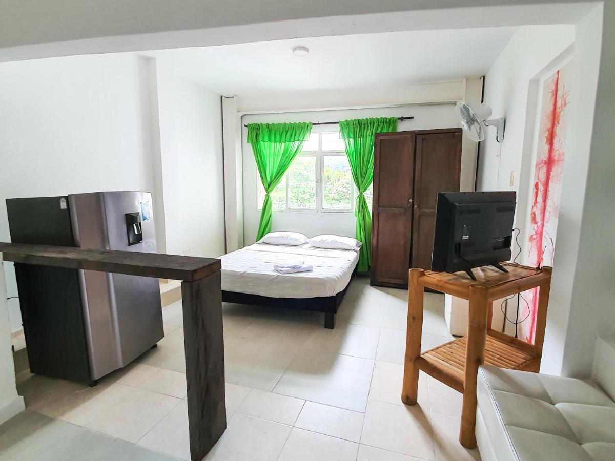 Hostal La Mercedes Street กาลี ภายนอก รูปภาพ