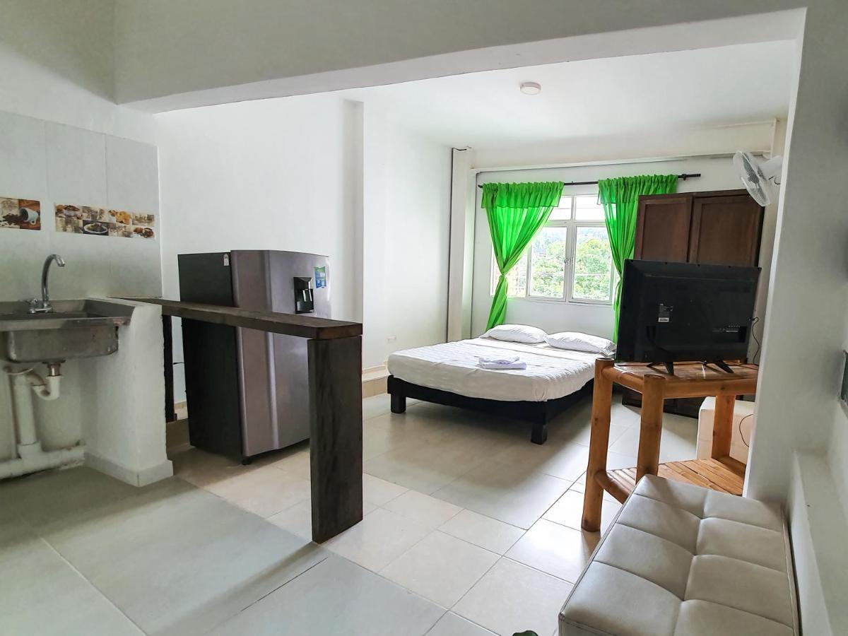Hostal La Mercedes Street กาลี ภายนอก รูปภาพ
