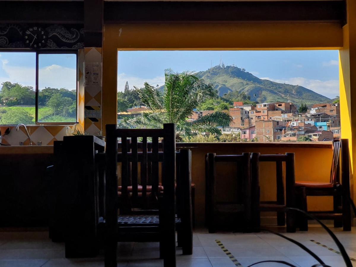Hostal La Mercedes Street กาลี ภายนอก รูปภาพ