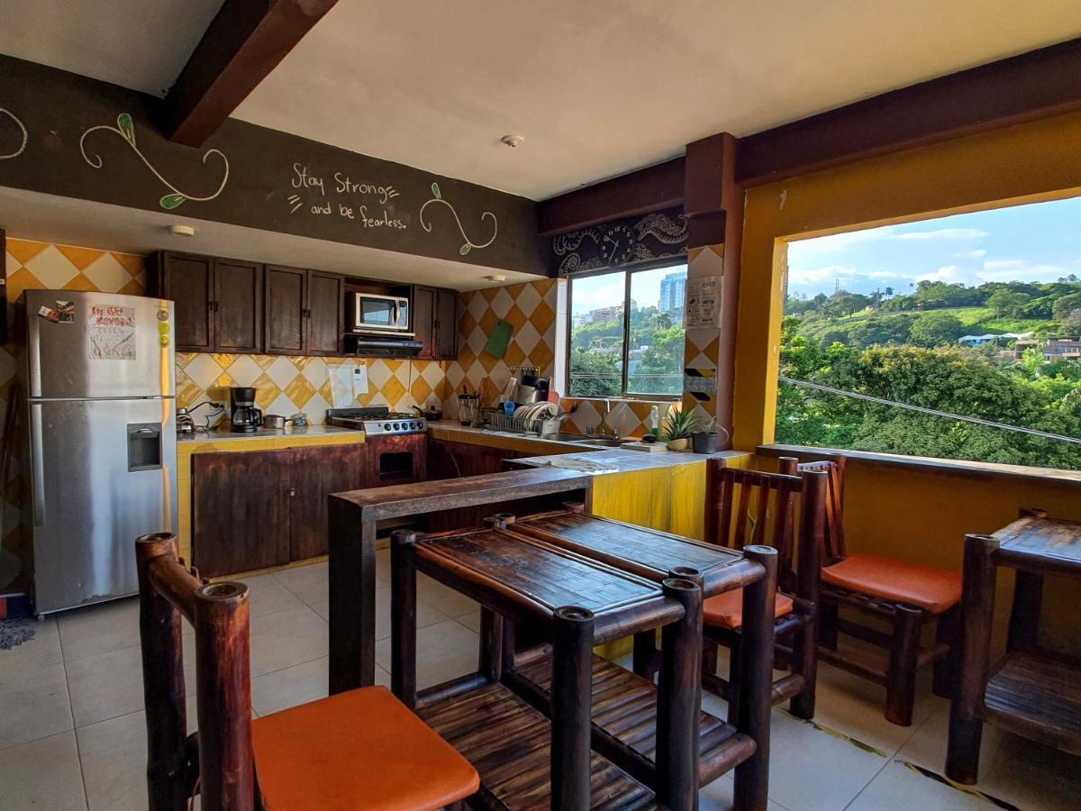 Hostal La Mercedes Street กาลี ภายนอก รูปภาพ