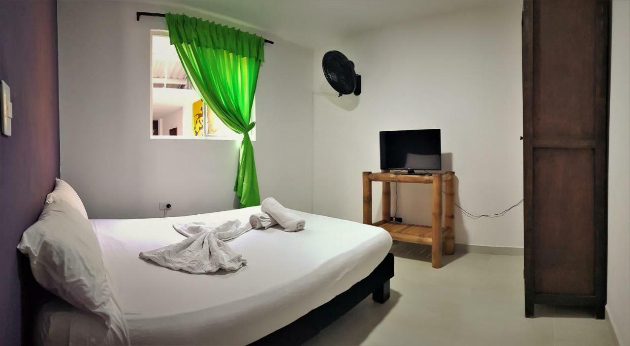 Hostal La Mercedes Street กาลี ภายนอก รูปภาพ