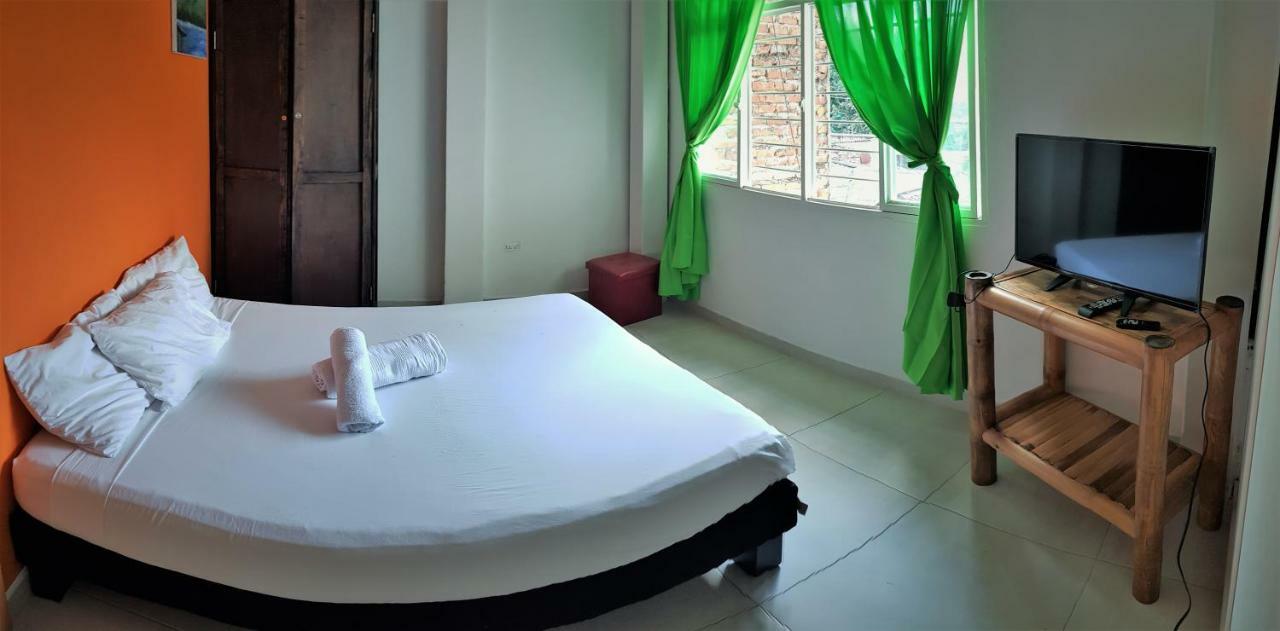 Hostal La Mercedes Street กาลี ภายนอก รูปภาพ
