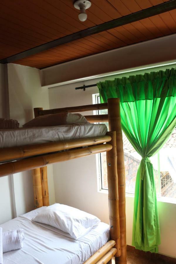 Hostal La Mercedes Street กาลี ภายนอก รูปภาพ