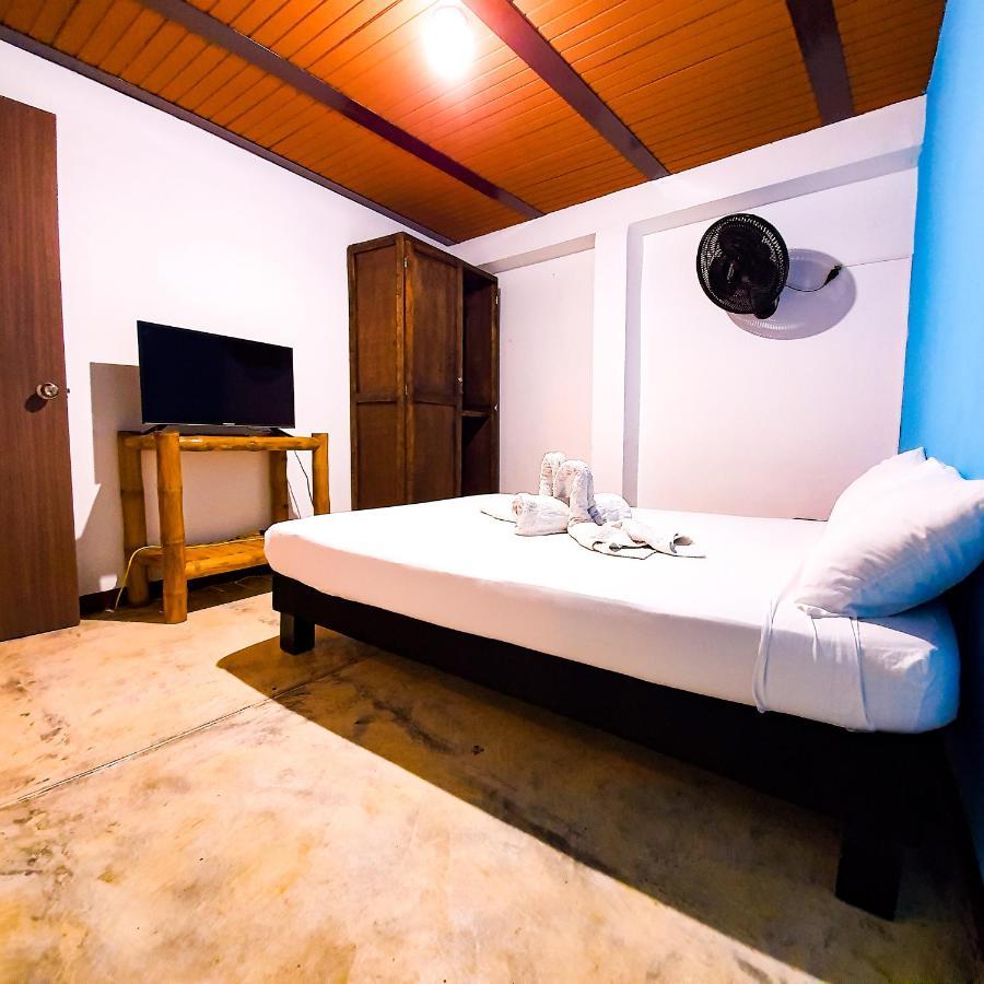 Hostal La Mercedes Street กาลี ภายนอก รูปภาพ
