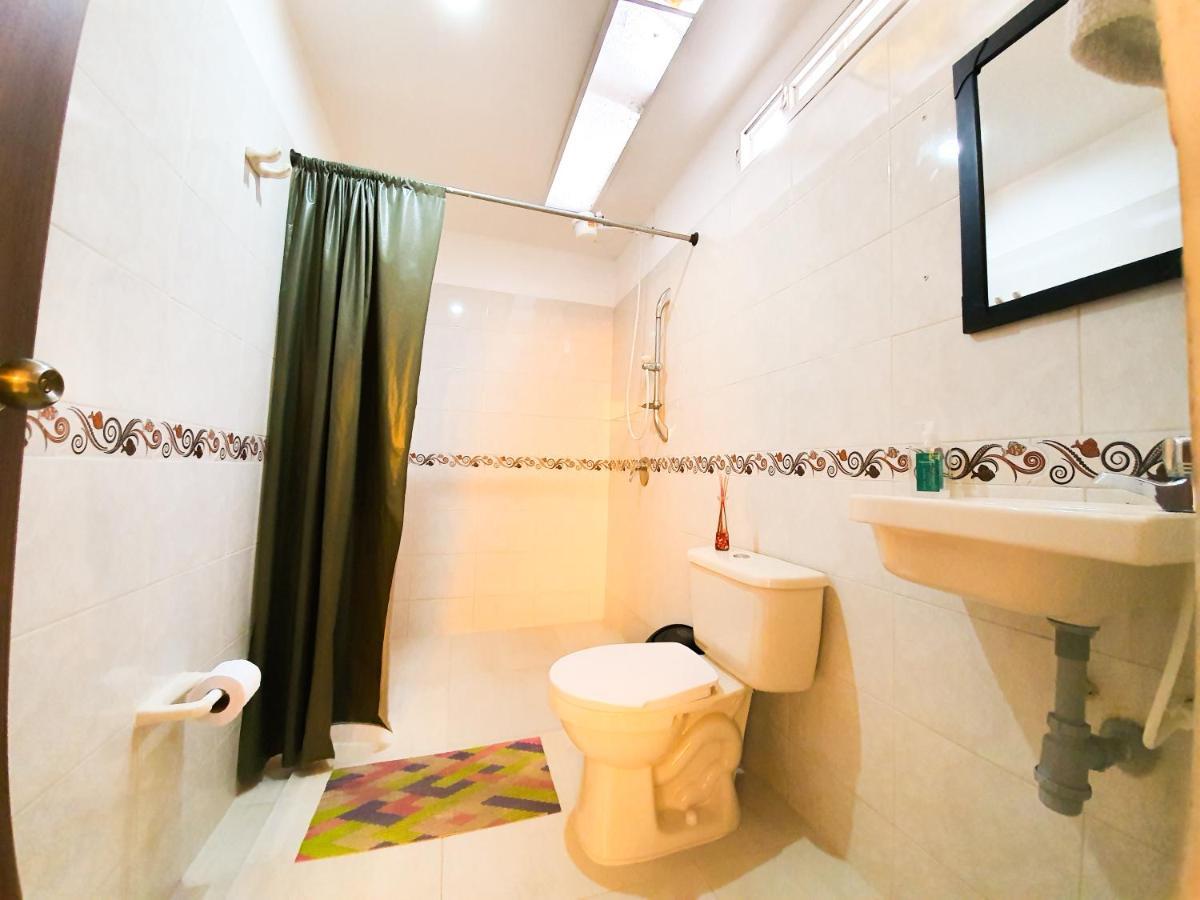 Hostal La Mercedes Street กาลี ภายนอก รูปภาพ